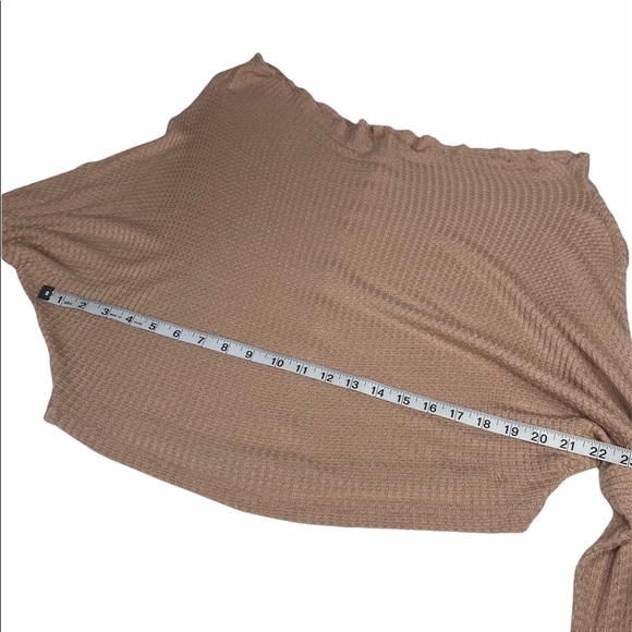 Sadie & Sage off the shoulder Thermal Top - Picture 3 of 8